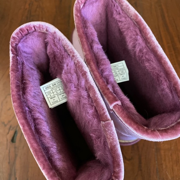 NIB UGGs classic short II velvet boots - Picture 8 of 13